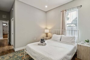 3 bedrooms, free WiFi, bed sheets - The Bold City Retreat #325 | Team Joseph Ellen (Jacksonville)