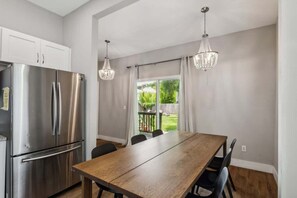 Dining - The Bold City Retreat #325 | Team Joseph Ellen (Jacksonville)