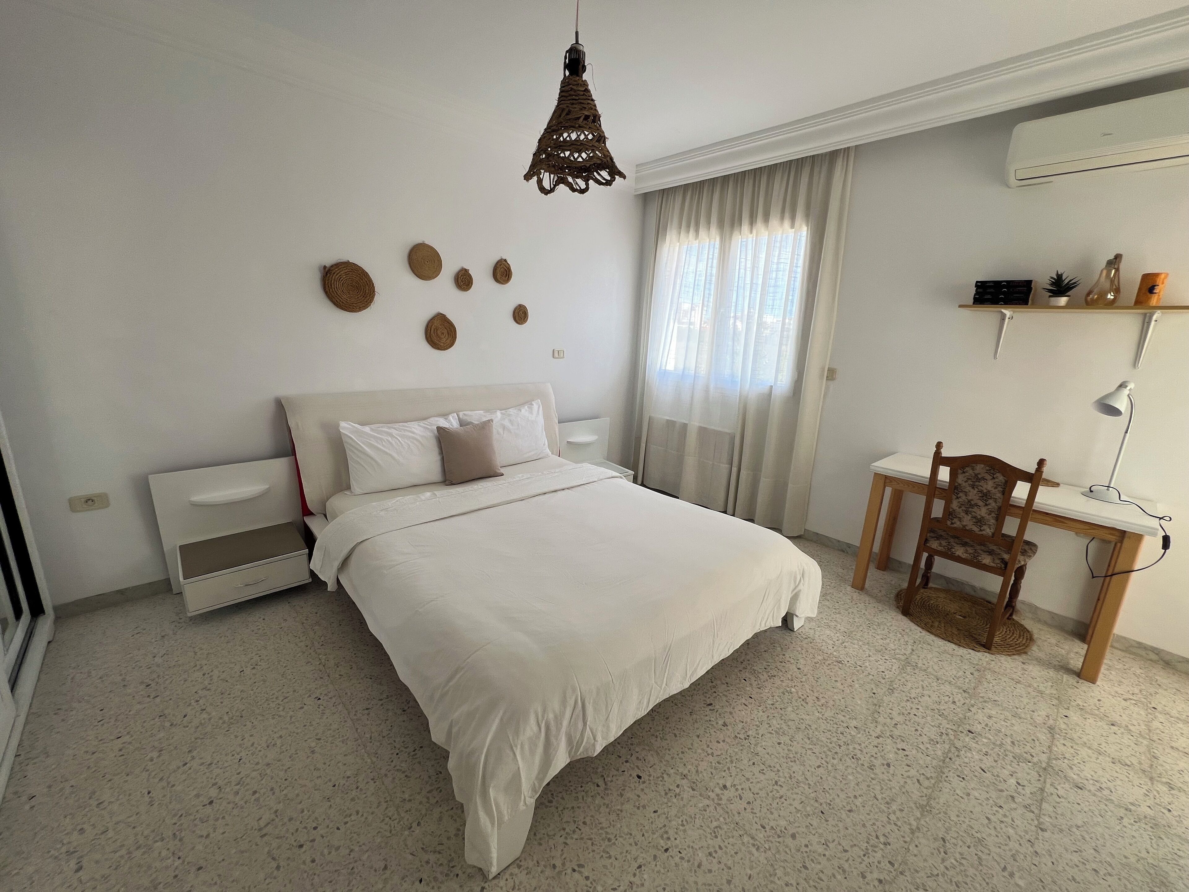 2 habitaciones, tabla de planchar con plancha, wifi y ropa de cama 