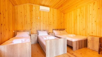 Småhus – standard, hageutsikt | Minibar, skrivebord, wi-fi (inkludert) og sengetøy