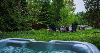 Le Chalet Blanc, lakefront with jacuzzi