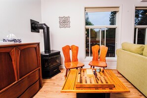 Interior - Le Chalet Blanc, lakefront with jacuzzi (Saint-Adolphe-d'Howard)