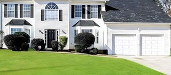 4-bedroom house sleeps 12 in charming Stone Mountain with WiFi, AC