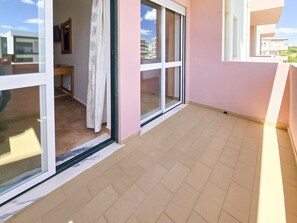 Exterior detail - Apartment Praia da Rocha | Pool & Parking | Ochre Haven (Praia da Rocha)