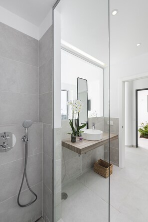 Shower, hair dryer, towels - Villa Alta Vista Deluxe (Guía de Isora)