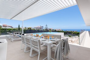 Outdoor dining - Villa Majestic (Adeje)