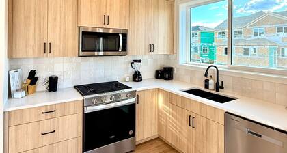 Brand New 3BR House YEG 15min | Free Parking