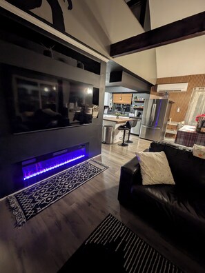 Smart TV, fireplace