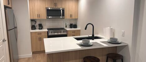 Réfrigérateur, micro-ondes, four, lave-vaisselle