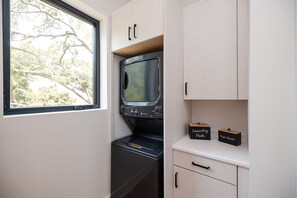 Interior - Turf ROOFTOP + Sleeps Up to 16 If Renting Multiple Units! Unit B (Wilmington)