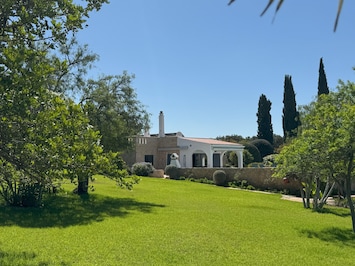 Image de lâhĂ©bergement Luxury Villa Algarve In Heaven - PortimĂŁo - Piscine et Magnifique Jardin PrivĂ©