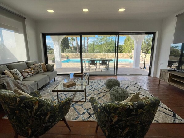 Smart TV - Luxury Villa Algarve In Heaven - Portimão Swimming pool beautiful private garden (Portimao)