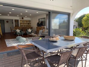 Outdoor dining - Luxury Villa Algarve In Heaven - Portimão Swimming pool beautiful private garden (Portimao)