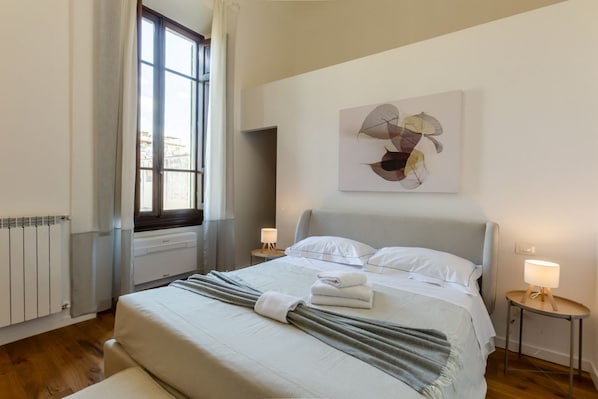 2 Schlafzimmer, Bügeleisen/Bügelbrett