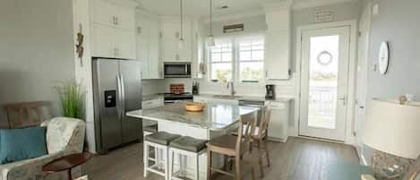 Réfrigérateur, micro-ondes, four, lave-vaisselle