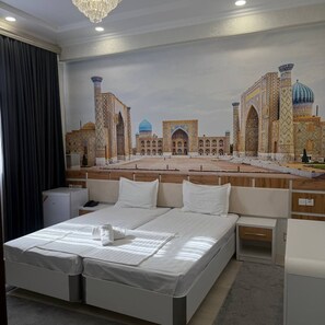 In-room safe, desk, laptop workspace, iron/ironing board - OQSHOM PLAZA HOTEL (Qarshi)