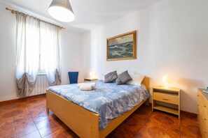 3 habitaciones y tabla de planchar con plancha 