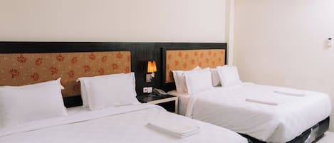 Executive Double Room, City View | Living area