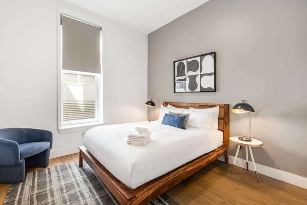 2 habitaciones, tabla de planchar con plancha y cuna de viaje 
