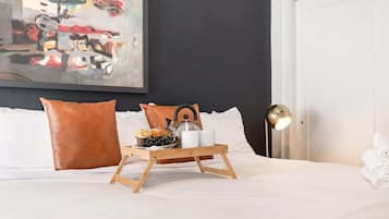 2 Schlafzimmer, Schreibtisch, Bügeleisen/Bügelbrett, Reisekinderbett