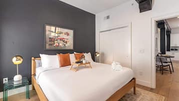 2 Schlafzimmer, Schreibtisch, Bügeleisen/Bügelbrett, Reisekinderbett