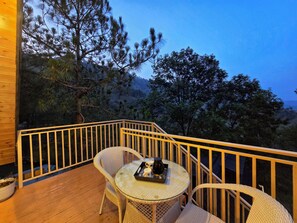 Premium Room, Balcony, Mountain View | Balcony - Musical Paradise Kasauli (Kasauli)