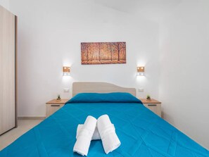 3 habitaciones, tabla de planchar con plancha y internet 
