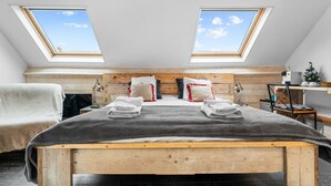 Deluxe Suite, Non Smoking, Pets Allowed | Down comforters, desk, WiFi (free) - Casa chico (Blankenberge)