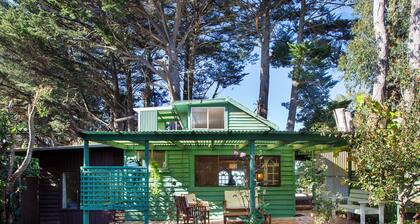 Treetops Silvan Sanctuary Cottage: 2 BR, 1.5 BA in Silvan, Sleeps 3