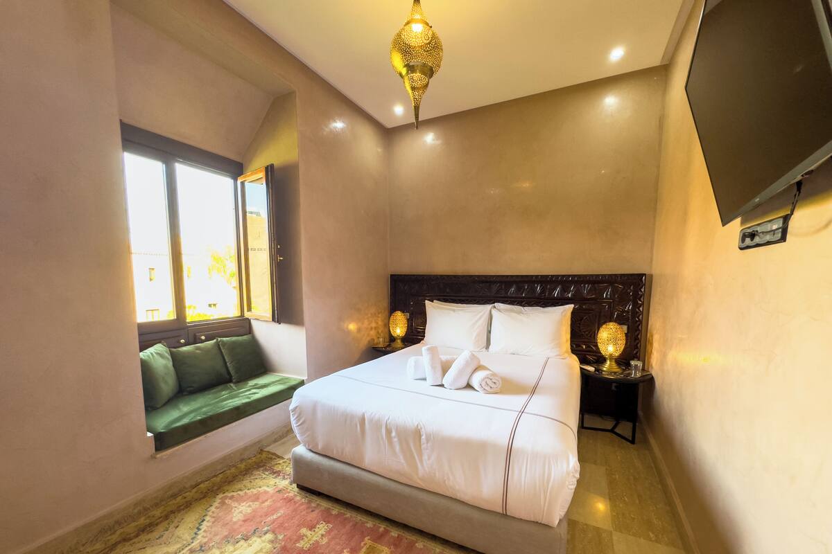 Standard Double Room, Garden View | In-room safe, iron/ironing board, free WiFi