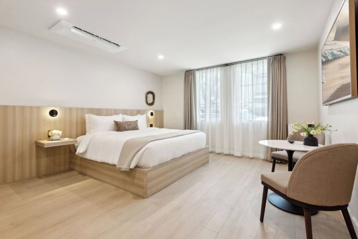 Iron/ironing board, travel cot, WiFi, bed sheets