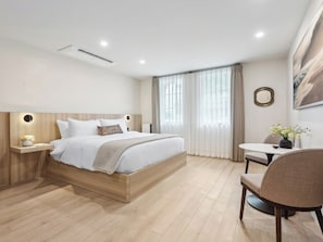 Iron/ironing board, travel crib, WiFi, bed sheets