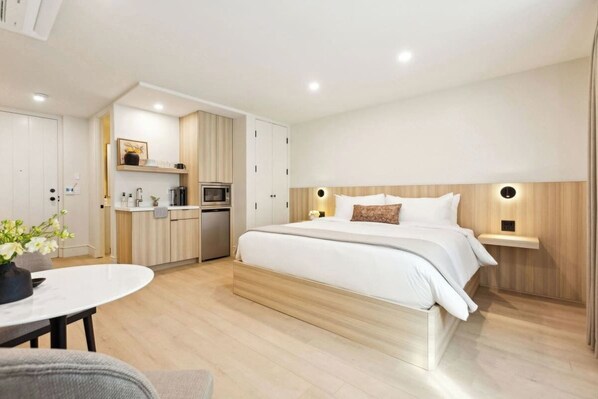 Iron/ironing board, travel cot, WiFi, bed sheets