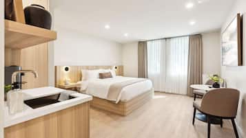 Iron/ironing board, travel cot, WiFi, bed sheets