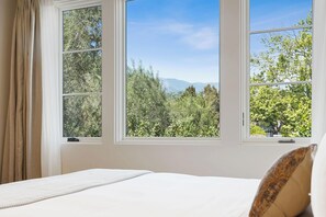 Iron/ironing board, travel crib, WiFi, bed sheets