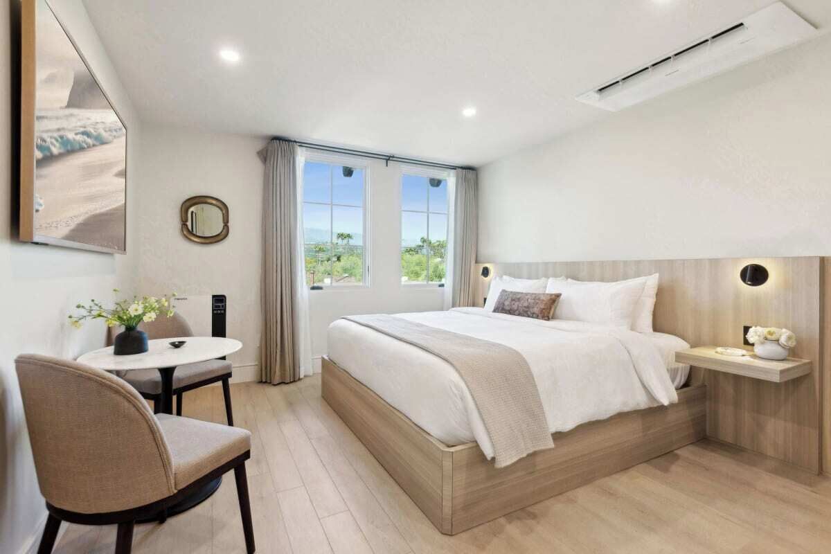 Iron/ironing board, travel cot, WiFi, bed sheets