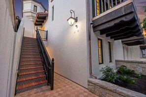 Property grounds - Casa Riviera 8 - Boutique Suites (Santa Barbara)