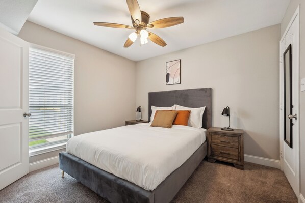 2 Schlafzimmer, Schreibtisch, Bügeleisen/Bügelbrett, kostenloses WLAN