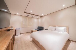 Suite | 1 bedroom, desk, laptop workspace, free WiFi