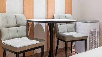 Twin Room | Desk, laptop workspace, free WiFi