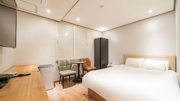 Rom – superior | Skrivebord, skrivebord for bærbar PC og wi-fi (inkludert)