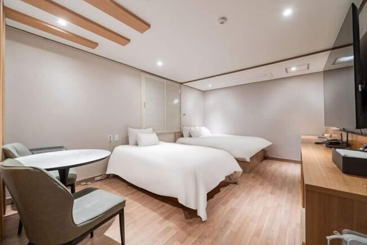 Desk, laptop workspace, free WiFi