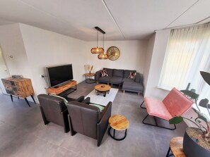 Smart TV - Comfortable, modern country house with hot tub in Drenthe (Schoonloo)