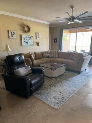 Smart TV, books - River Hall Country Club All Inclusive 4-Bedroom Home w/Pool and Lake View (Alva)