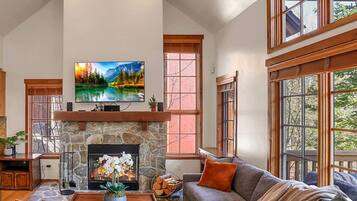 Smart TV, fireplace