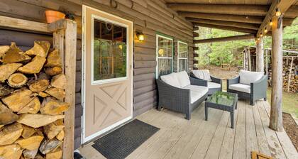 2 Mi to Lake Willoughby: Peaceful Log Cabin!