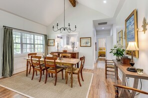 Interior - Cottage 3 Mi to Dtwn Highlands: Bring Your Pup! (Highlands)