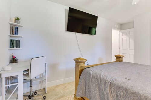 8 Mi to Manatee Park: Cozy Getaway in Lehigh Acres