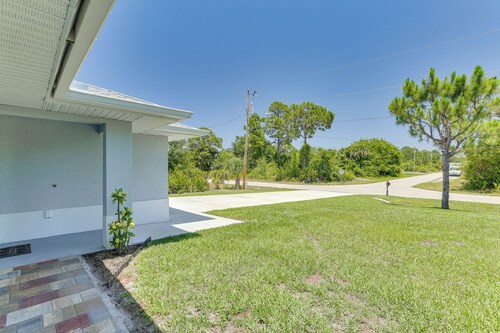 8 Mi to Manatee Park: Cozy Getaway in Lehigh Acres