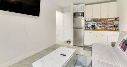 8 Mi to Manatee Park: Cozy Getaway in Lehigh Acres
